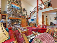 Aquila Lodge Retreat w/ Hot Tub  SHARC Access townhouse Accommodation Indiana
