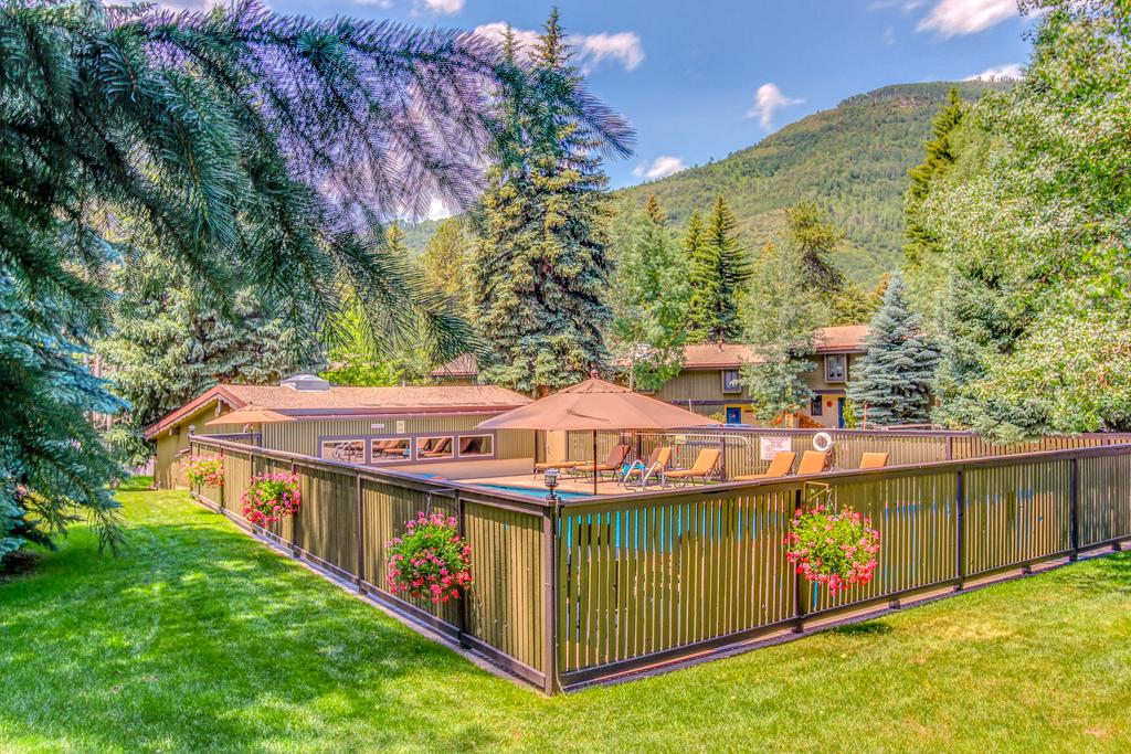 Bearskin Lodge - thumb 1