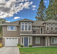 Beautiful 4BR Wapato Point Home with Private Hot Tub! - Accommodation Indiana