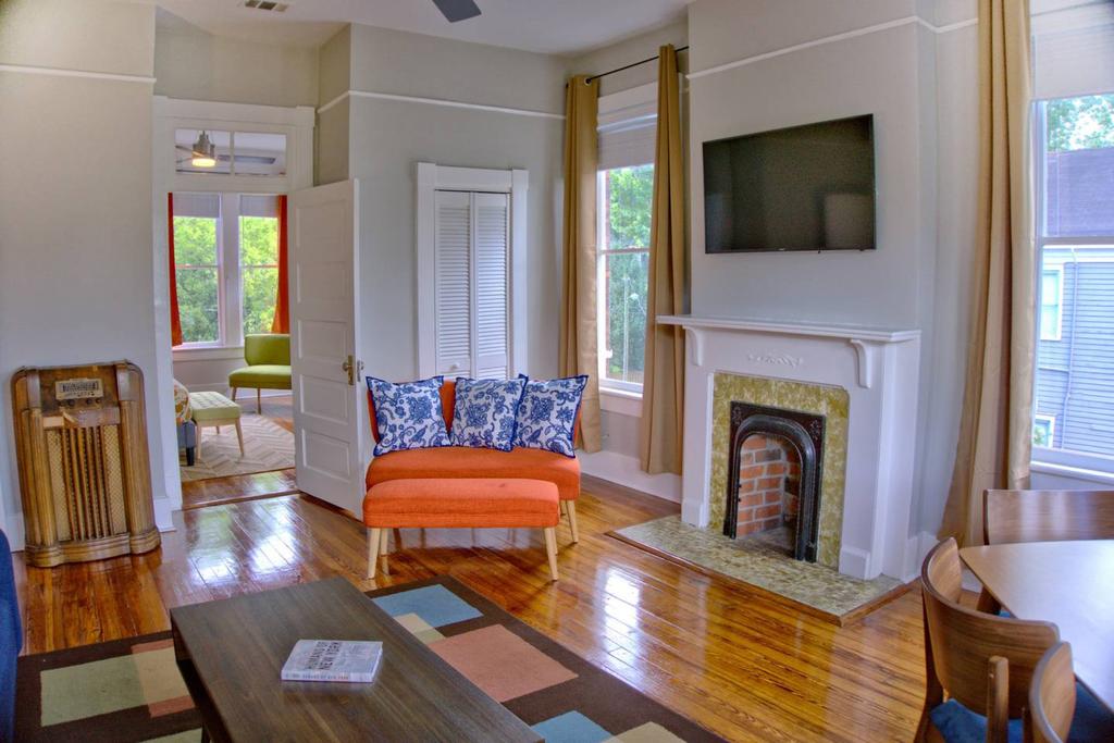 Beautiful Brick 2 Bedroom Home - thumb 3