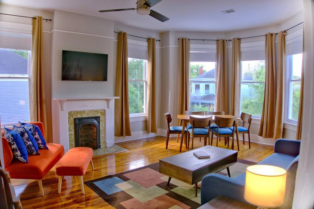 Beautiful Brick 2 Bedroom Home - thumb 0