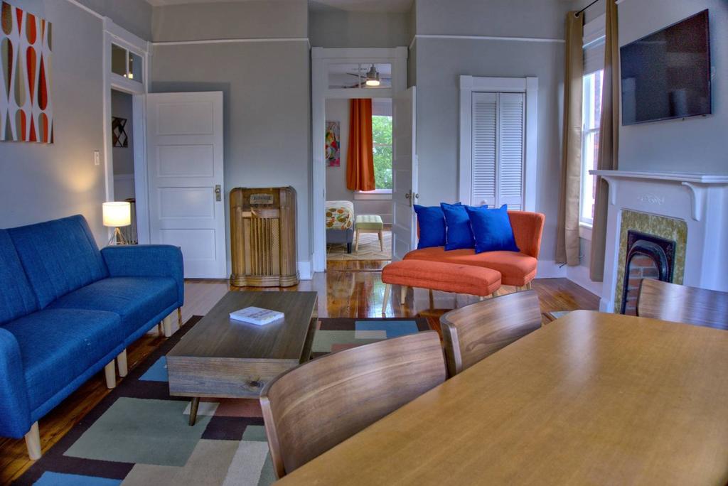 Beautiful Brick 2 Bedroom Home - thumb 1