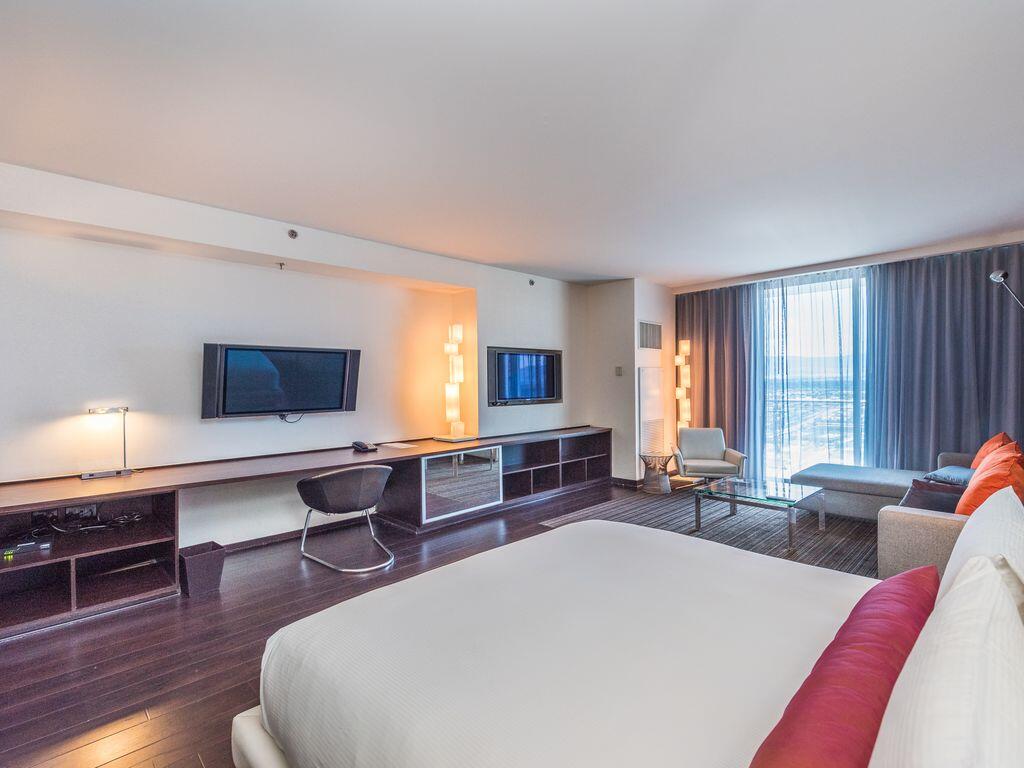 Beautiful High Rise Condo-307 - thumb 1