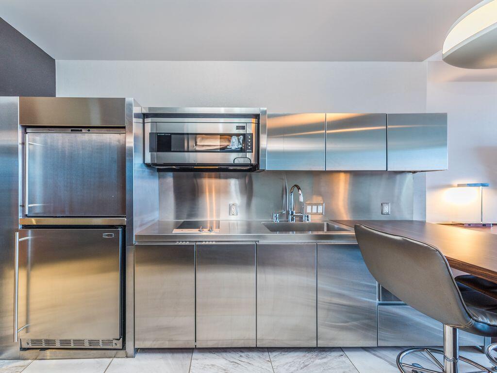 Beautiful High Rise Condo-307 - thumb 3