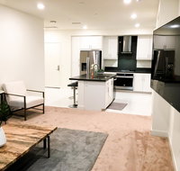 Brand New Condo with 5 star Amenities - Accommodation Indiana