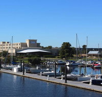 BridgePointe Hotel  Marina - Accommodation Indiana