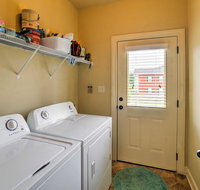 Bright Oxford Townhouse with Pool Access  Patio - Accommodation Indiana