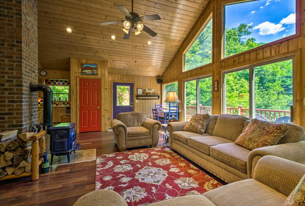 Bryson City Cabin With Deck, Grill & Fire Pit! - thumb 2