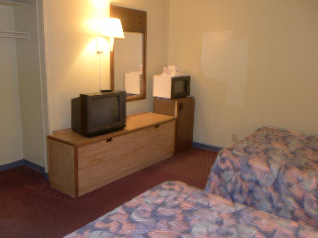 Budget Inn - thumb 1