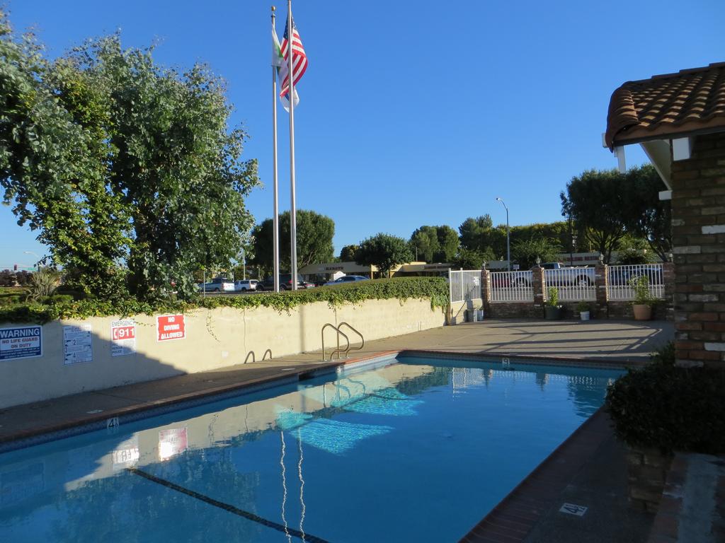 Capri Motel - thumb 2