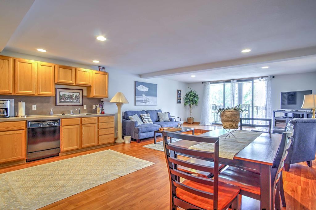 Charming Grand Haven Apt With View - Walk Everywhere! - thumb 2