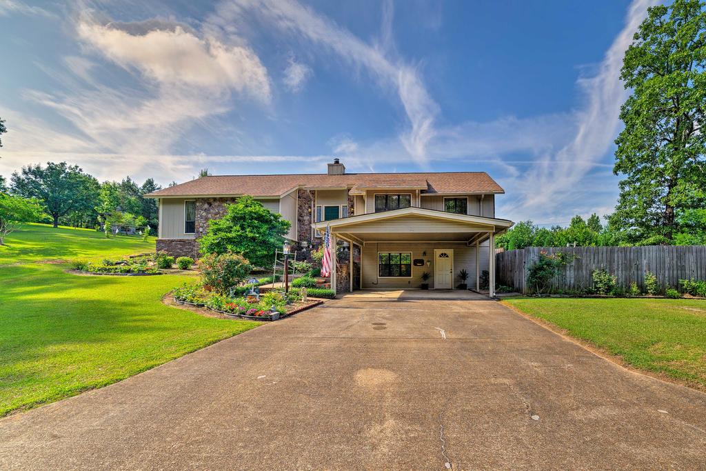 Columbus House With Pool And Balcony, 4 Mi To Downtown - thumb 1