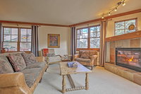 Cozy Avon Condo with Private Deck and Pool Access Accommodation Indiana
