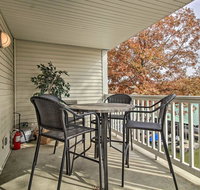 Cozy Condo with Dock, Pool on Lake of the Ozarks - Accommodation Indiana