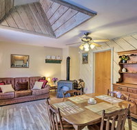 Cozy Stroudsburg Apartment - 7 Mi to Camelback Mtn - Accommodation Indiana