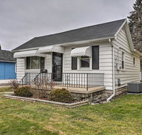 Cozy Toledo Home with Fire Pit Steps to Water - Accommodation Indiana