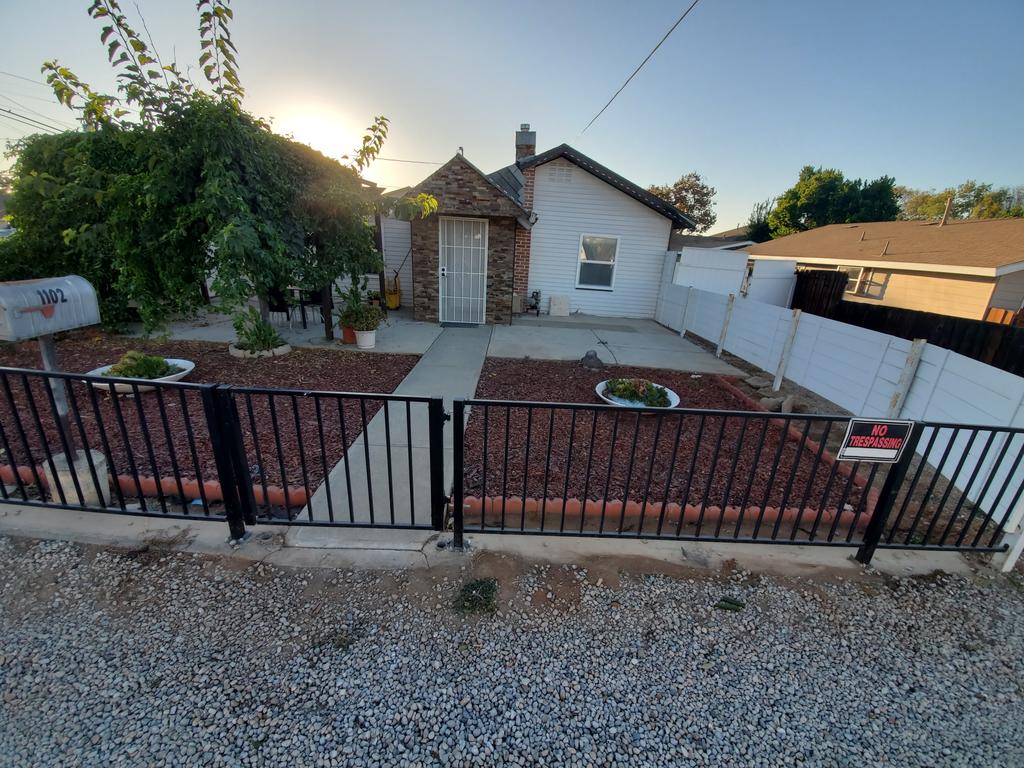 CUTE LITTLE HOUSE MIDDLE OF EL CAJON - thumb 0