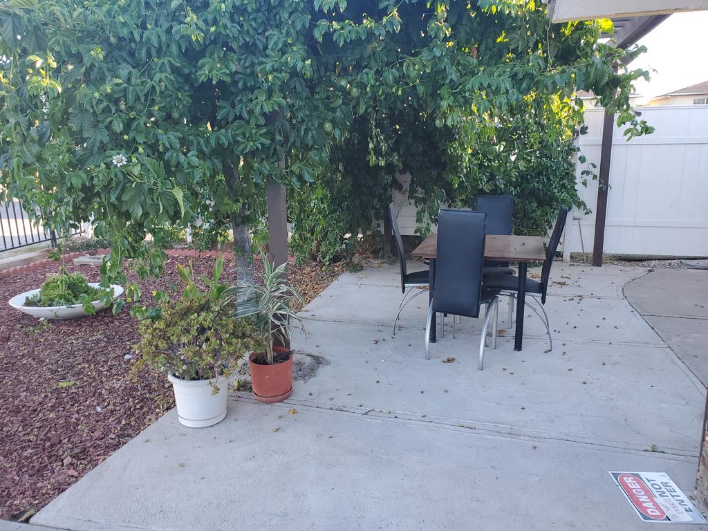 CUTE LITTLE HOUSE MIDDLE OF EL CAJON - thumb 1