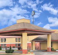 Days Inn  Suites by Wyndham Casey - Accommodation Indiana