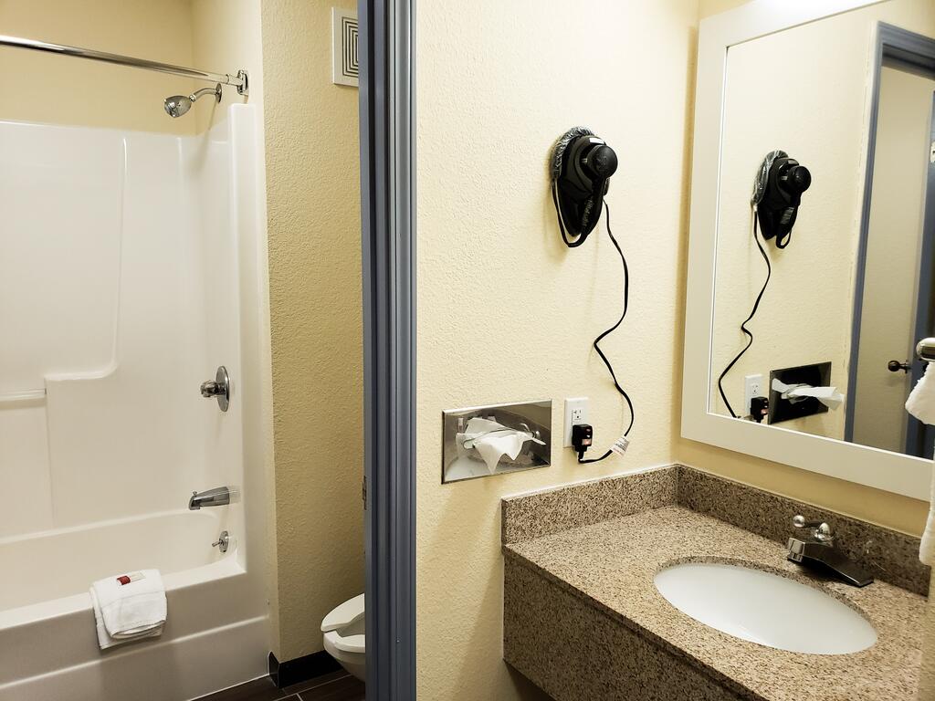 Days Inn & Suites By Wyndham Merrillville - thumb 2