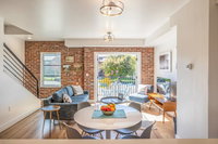 Downtown Modern Townhouse Gem - Walkable to Everything Free Parking Accommodation Indiana