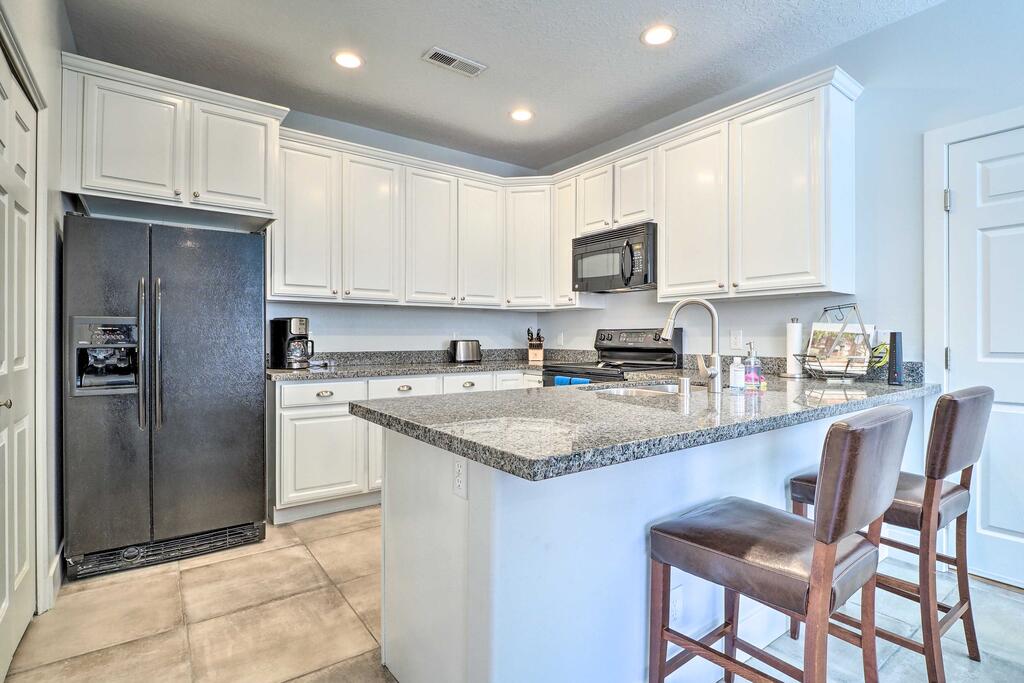 Downtown Resort Condo With Pool - Golf And Gamble! - thumb 1