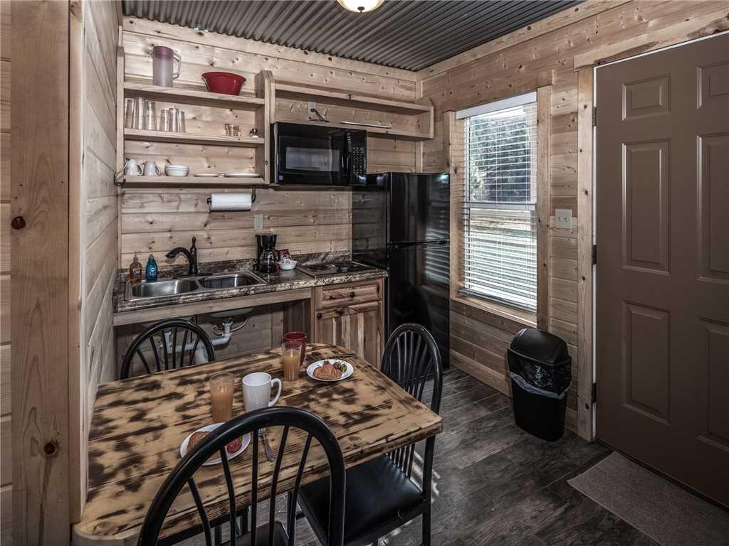 Eagle Creek Cabin 1, Flat-screen TV, Fire Pit, Kitchenette, Sleeps 4 - thumb 3
