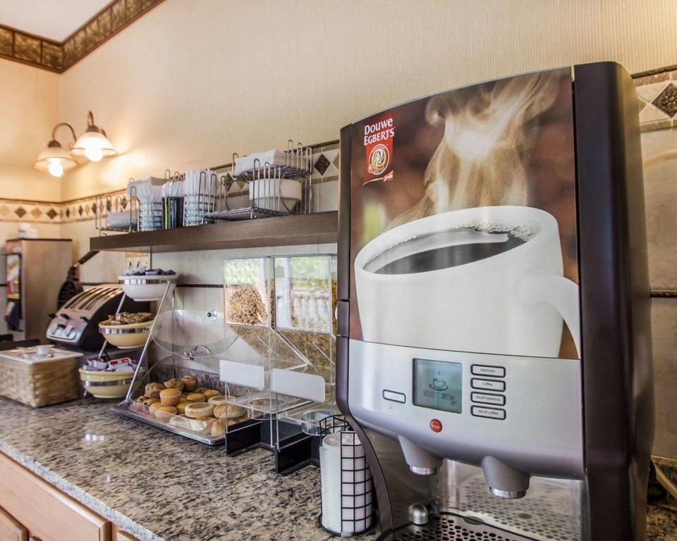 Econo Lodge Inn And Suites Old Saybrook - thumb 1