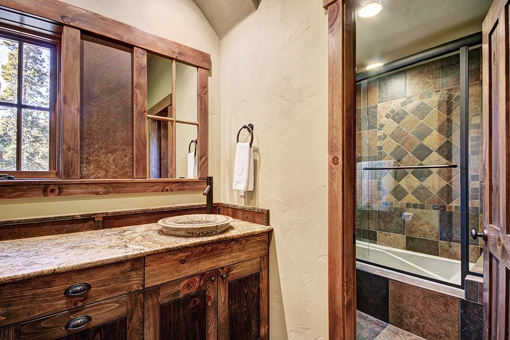 Goldenview Estate Home - thumb 2