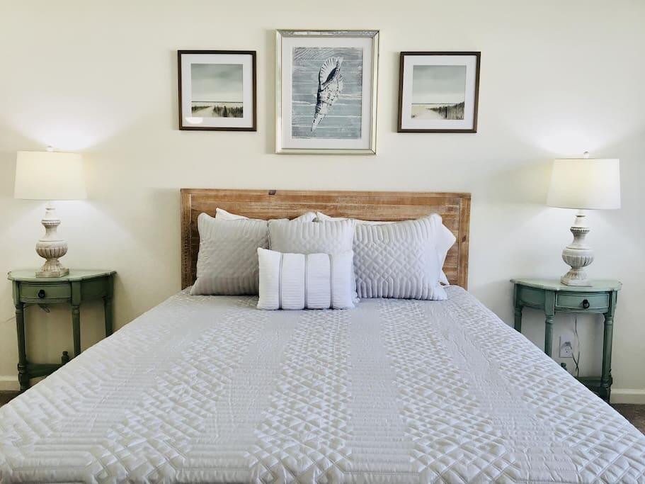 Gorgeous & Spacious Home Just 1 Mile To The Beach With A Private Yard - thumb 0