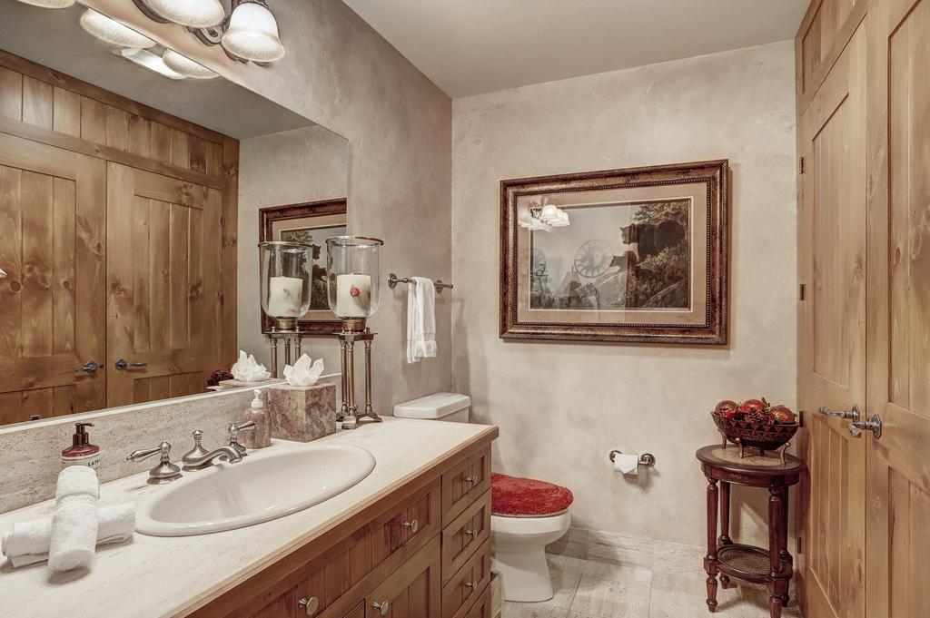 Gorgeous Corner 3Br- Ski In/Out Access And 3 Decks! Condo - thumb 1