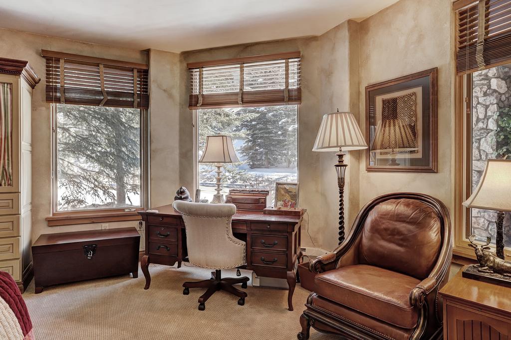 Gorgeous Corner 3Br- Ski In/Out Access And 3 Decks! Condo - thumb 3