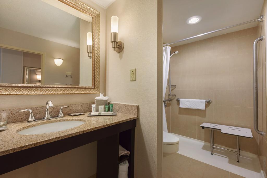 Hilton Fort Wayne At The Grand Wayne Convention Center - thumb 1