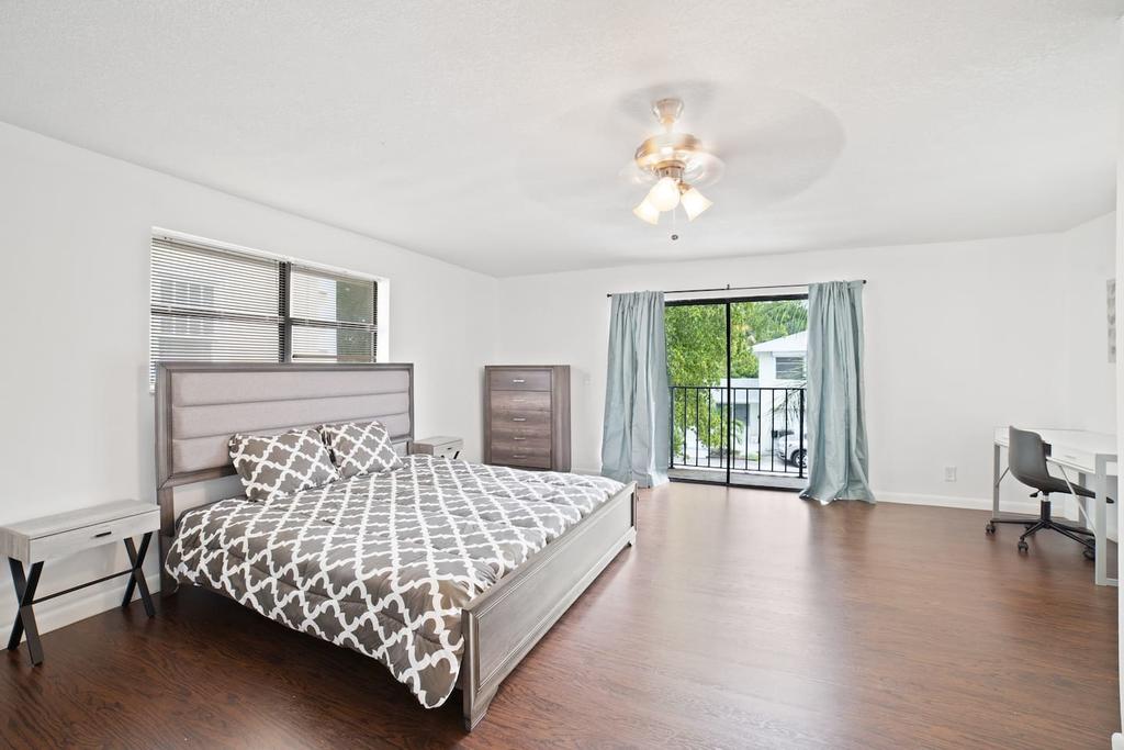 Historic Beach Escape - Entire Apartment D - thumb 3