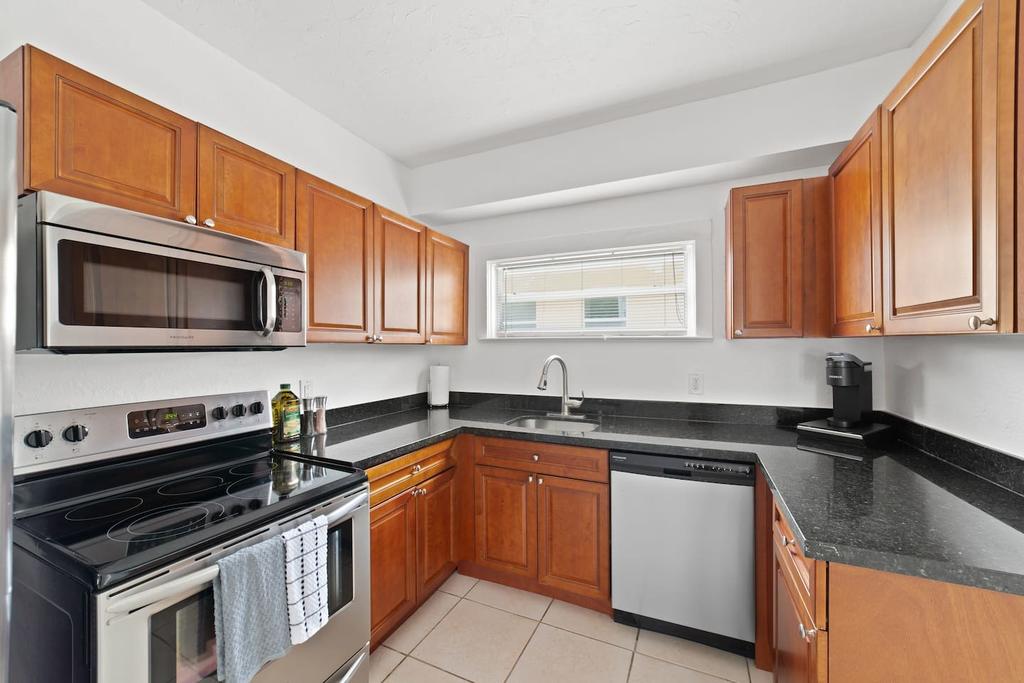 Historic Lake Worth Escape - Entire Home - thumb 3