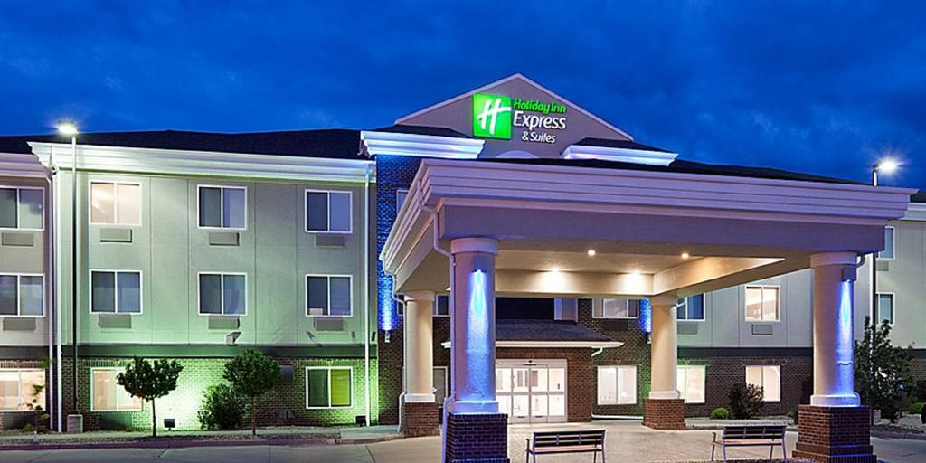 Holiday Inn Express & Suites - Dickinson - thumb 0