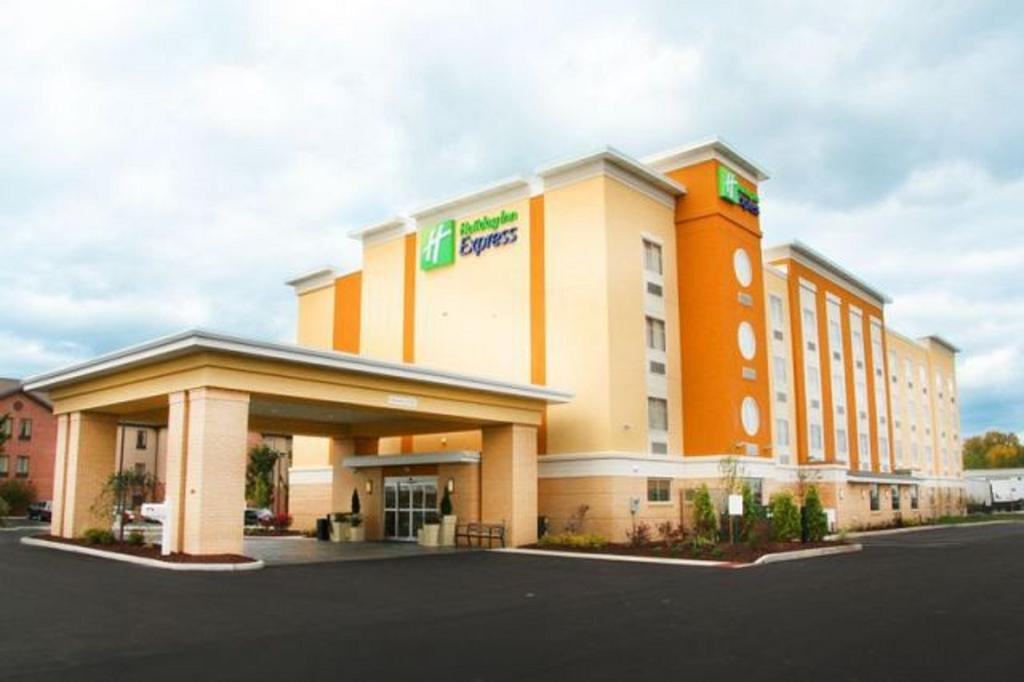 Holiday Inn Express Toledo North - thumb 0