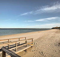 Home in Long Island Wine Country - Walk to Beach - Accommodation Indiana