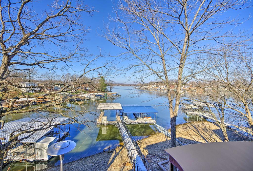 Home With Deck, And Dock On Lake Of The Ozarks! - thumb 1