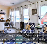 Ideal Location: Perched between Provincetown Harbor and Commercial Street - Accommodation Indiana