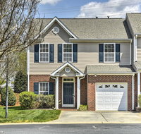 Inviting High Point Townhome with PatioPrivacy - Accommodation Indiana