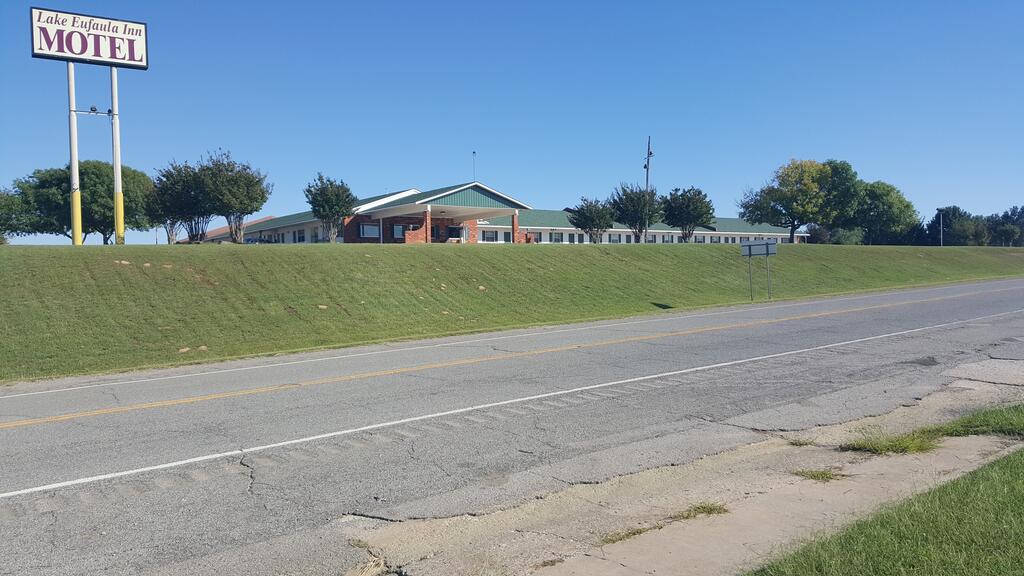 Lake Eufaula Inn & Suites - thumb 0