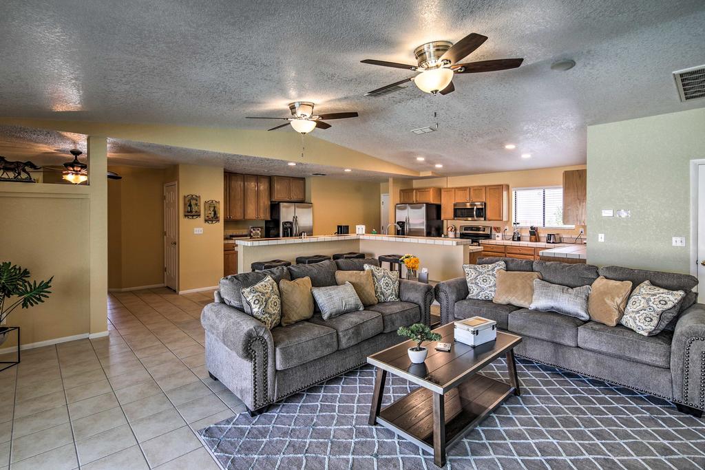 Lake Havasu Family-Friendly Getaway With Deck & Pool - thumb 2