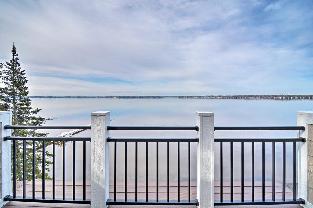 Lakefront Cadillac Home With Balcony - Mins To Hiking - thumb 2