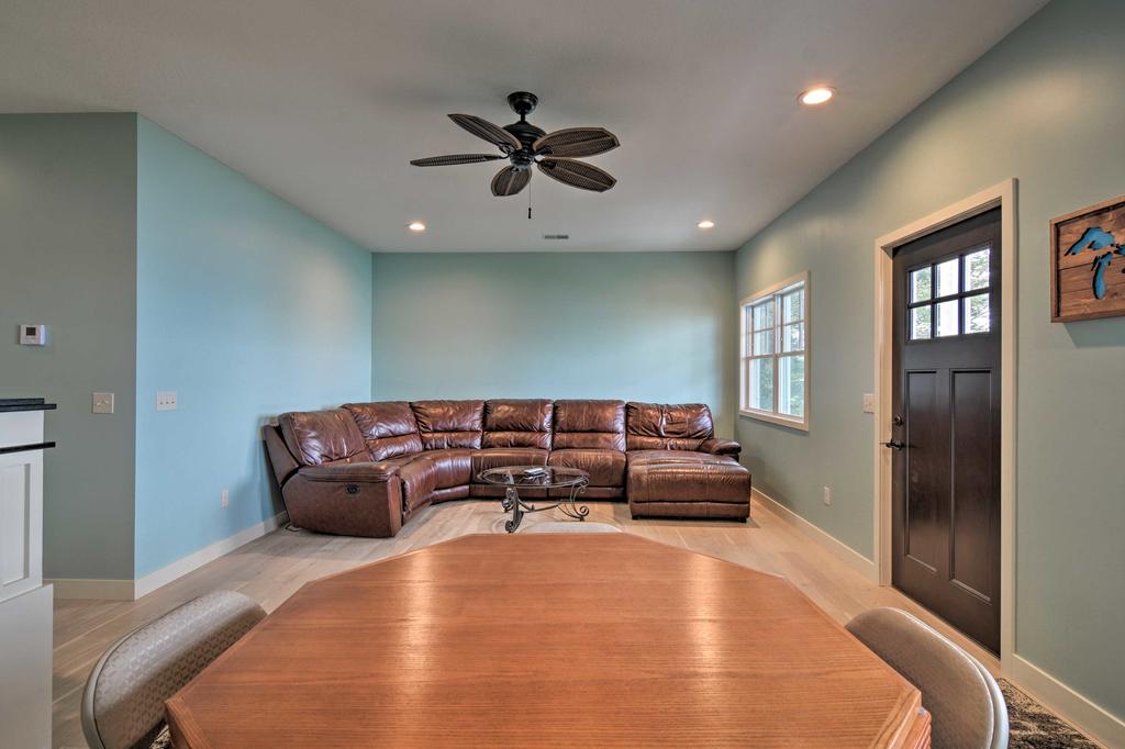 Lakefront Cadillac Home With Balcony - Mins To Hiking - thumb 0