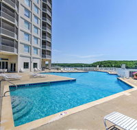 Lakefront Osage Beach Condo with Porch and Pool Access! - Accommodation Indiana