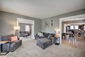 Lakeside Garden Home - 1 Mile To Main Street!