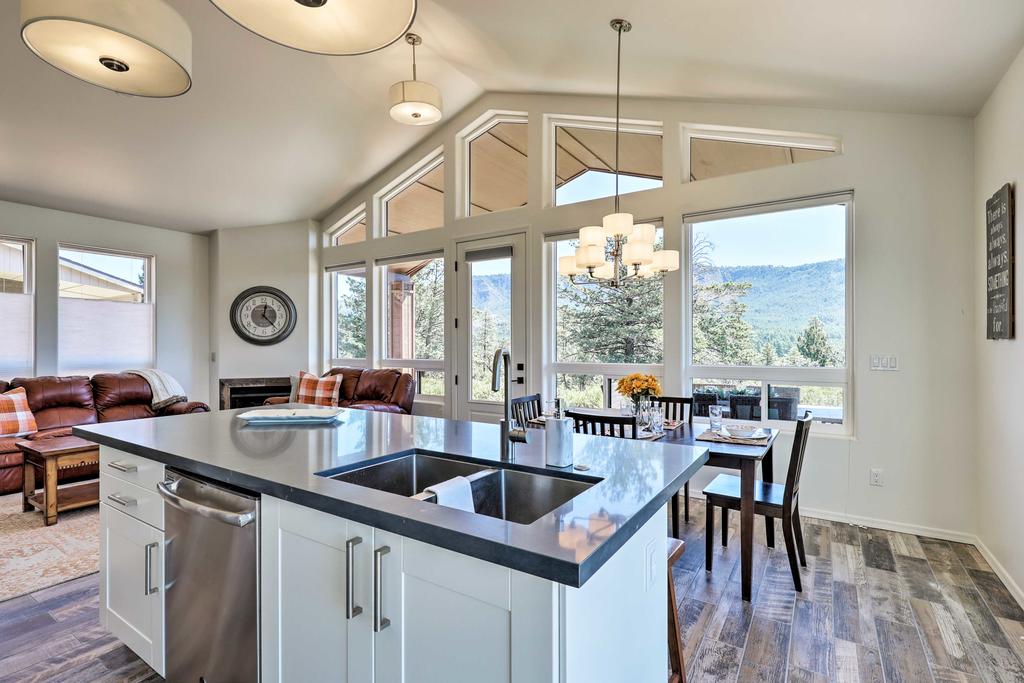 Lavish Pine Cabin With Wraparound Deck & Mtn Views! - thumb 1