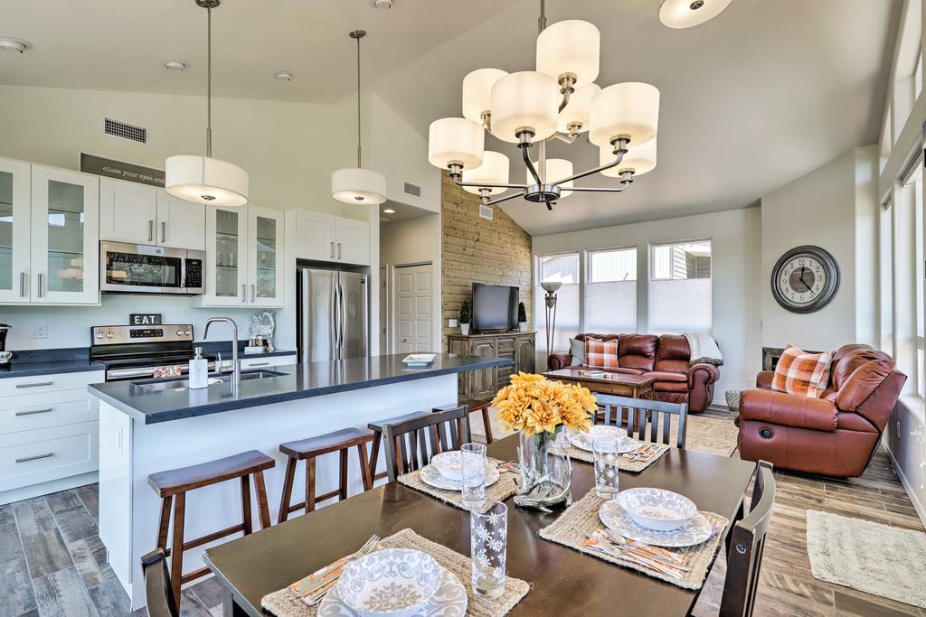 Lavish Pine Cabin With Wraparound Deck & Mtn Views! - thumb 0