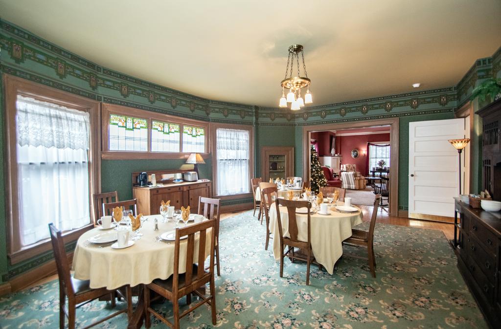 Looking Glass Inn - thumb 3